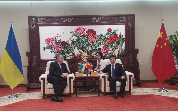 Зустріч Посла у Китайській національній космічній адміністрації
