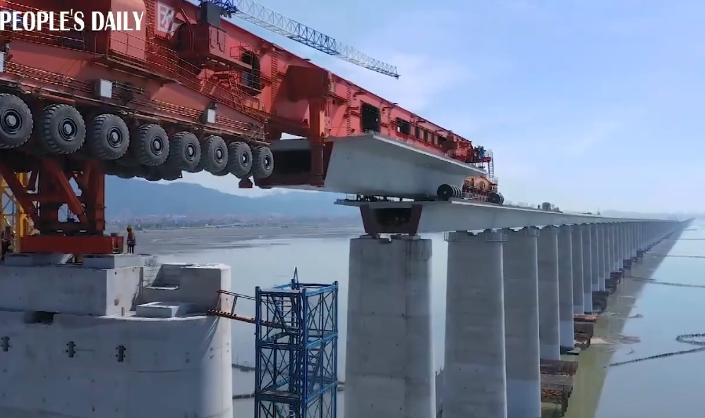 Перша у світі установка для монтажу горизонтальних мостових балок
