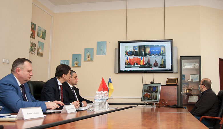 Онлайн зустріч між керівниками державних космічних агентств України та Китаю