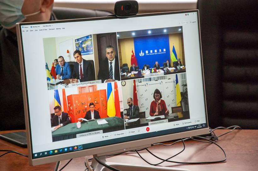 Онлайн зустріч між керівниками державних космічних агентств України та Китаю