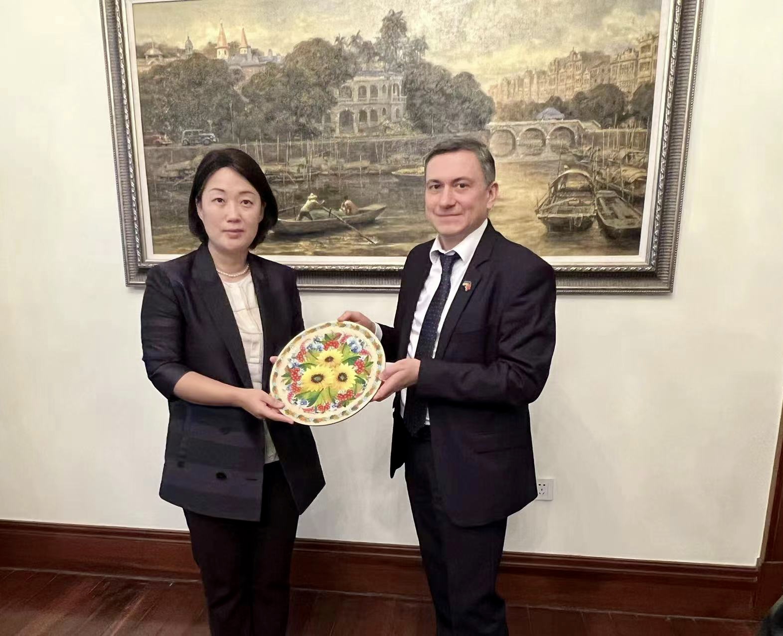 Генеральний консул України в Гуанчжоу провів зустріч з Генеральним Директором провінції Гуандун