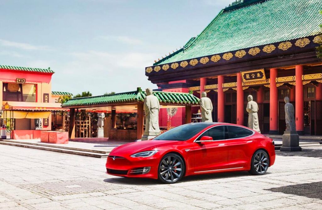 Tesla знижує ціни на всі електромобілі Model 3 та Model Y у Китаї