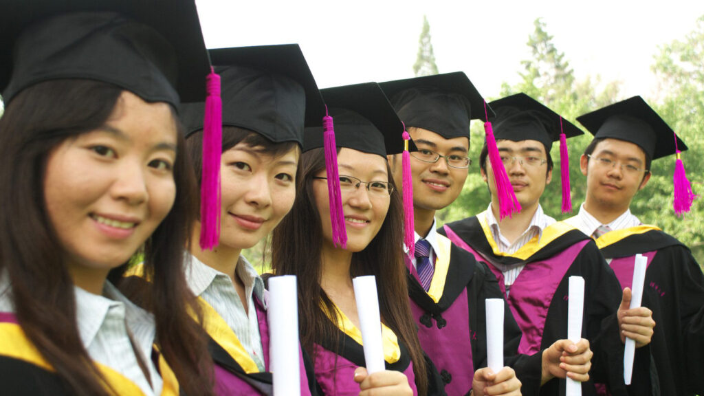 Китайці, які завершили магістратуру у Львівській політехніці, отримали дипломи