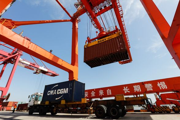 Експорт Китаю впав у травні через падіння світового попиту