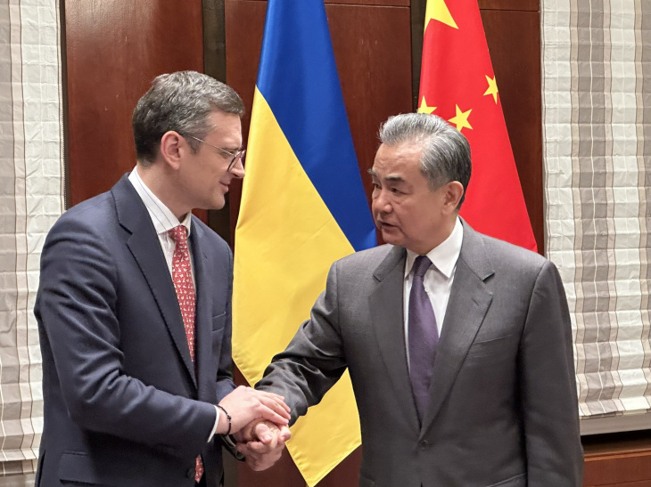 Дмитро Кулеба провів зустріч з міністром закордонних справ Китайської Народної Республіки Ван Ї