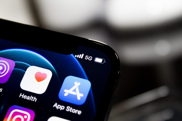 Apple видаляє популярні застосунки із App Store у Китаї після розпорядження Пекіна