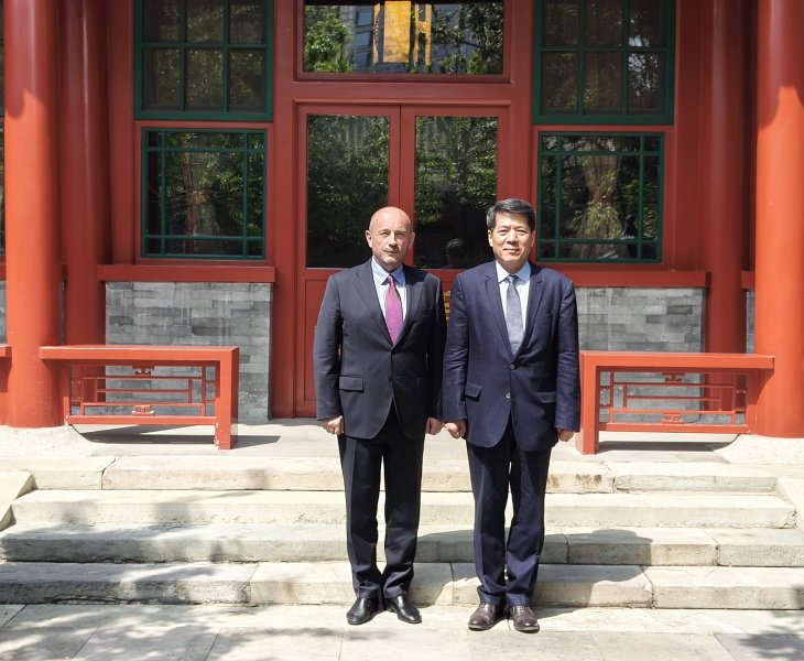 Посол України в КНР Павло Рябікін зустрівся зі Спеціальним представником Уряду КНР у справах Євразії паном Лі Хуеєм