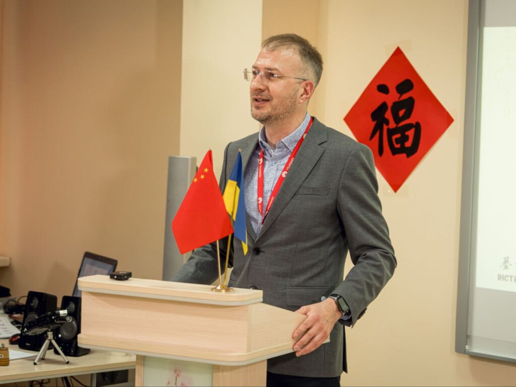 "Хуавей Україна" нагородила студентів конкурсу знавців китайської мови Інституту Конфуція