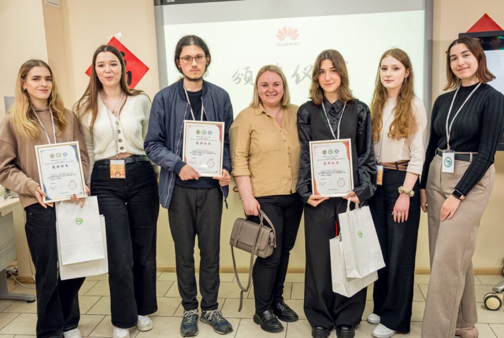 "Хуавей Україна" нагородила студентів конкурсу знавців китайської мови Інституту Конфуція