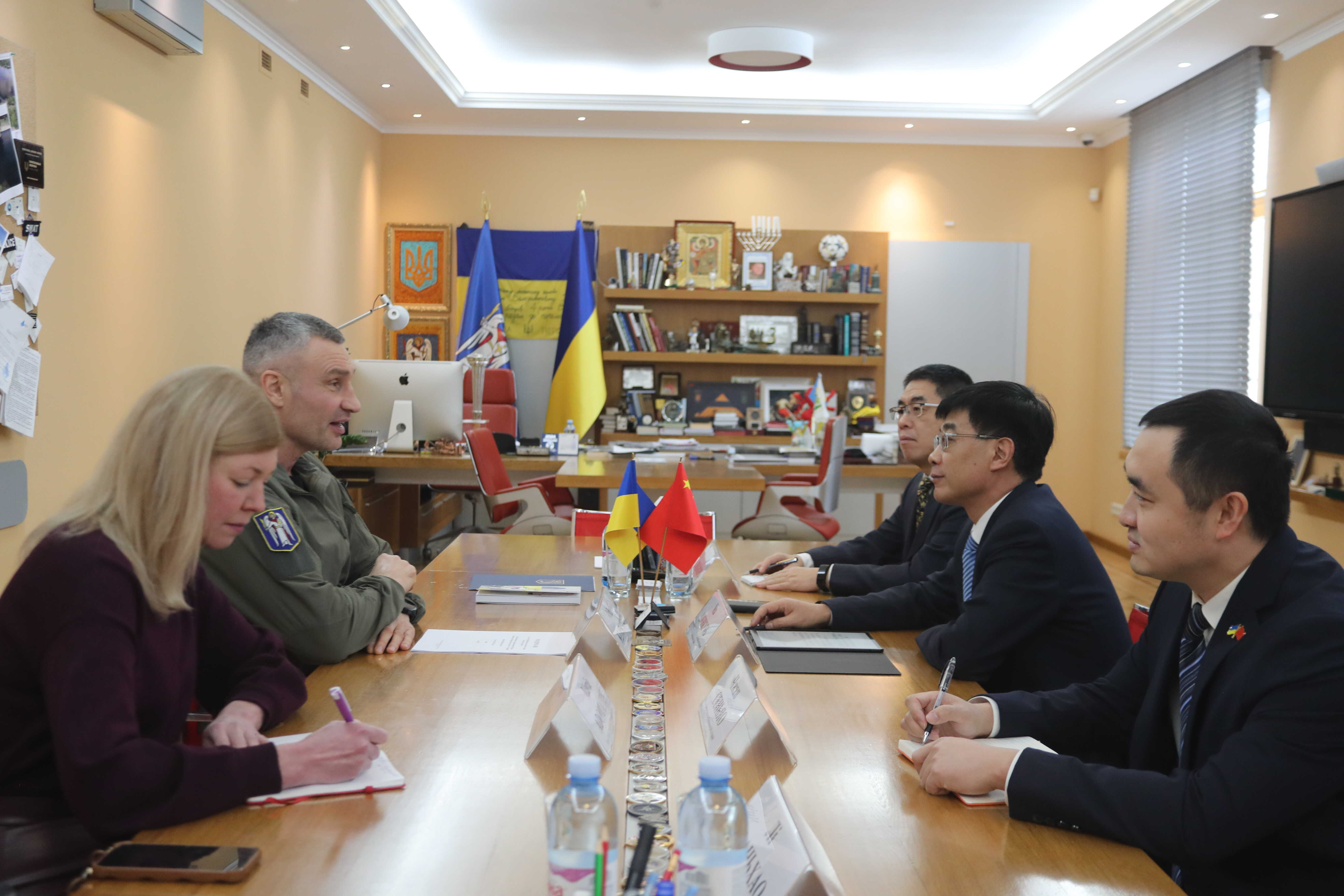 ПОСОЛ МА ШЕНГКУНЬ ЗУСТРІВСЯ З МЕРОМ КИЄВА КЛИЧКОМ