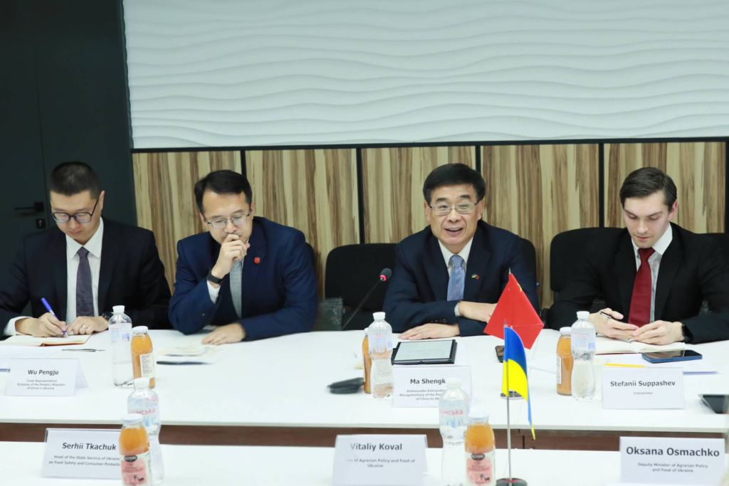 ПОСОЛ МА ШЕНКУНЬ ПІДПИСАВ ПРОТОКОЛ З УКРАЇНСЬКОЮ СТОРОНОЮ ЩОДО ЕКСПОРТУ УКРАЇНСЬКОГО ГОРОХУ ТА ПРОДУКТІВ ДИКОРОСЛИХ ВОДНИХ КУЛЬТУР ДО КИТАЮ