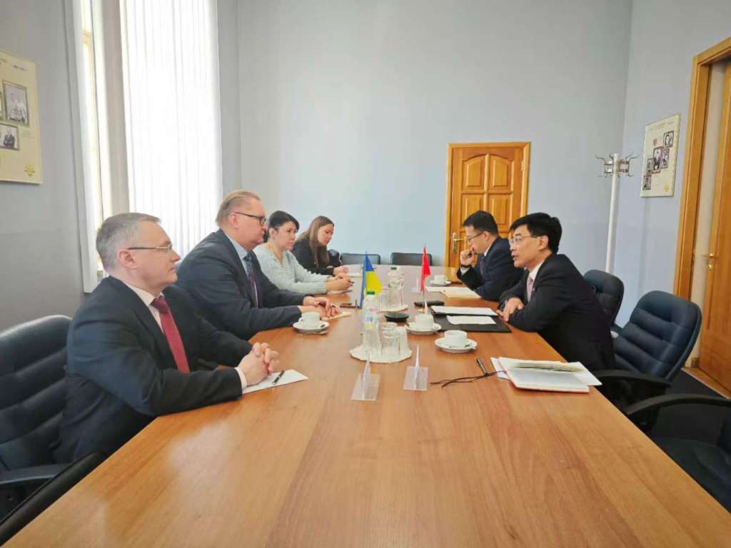 ПОСОЛ МА ШЕНКУНЬ ЗУСТРІВСЯ ІЗ ЗАСТУПНИКОМ МІНІСТРА ЕКОНОМІКИ УКРАЇНИ ТАРАСОМ КАЧКОЮ