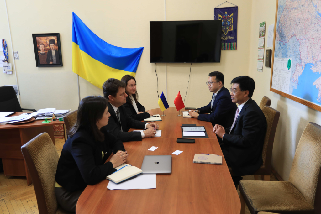 ПОСОЛ МА ШЕНКУНЬ ЗУСТРІВСЯ ІЗ ЗАСТУПНИКОМ МІНІСТРА ОСВІТИ І НАУКИ УКРАЇНИ МИХАЙЛОМ ВИННИЦЬКИМ
