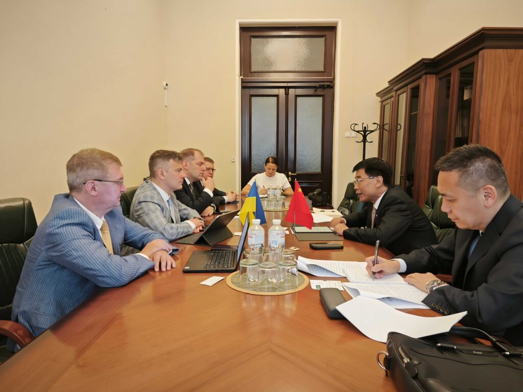 ПОСОЛ МА ШЕНКУНЬ ЗУСТРІВСЯ З ПРЕДСТАВНИКАМИ КЕРІВНИЦТВА НАЦІОНАЛЬНОГО БАНКУ УКРАЇНИ