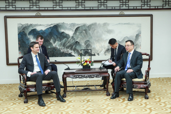 ПОМІЧНИК МІНІСТРА ЗАКОРДОННИХ СПРАВ ЛЮ БІНЬ ЗУСТРІВСЯ З ПОСЛОМ УКРАЇНИ В КИТАЇ НЕЧИТАЙЛОМ